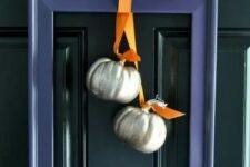 a stylish front door wreath for fall