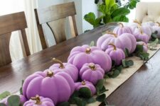 07 a pretty and cool Thanksgiving table runner of burlap, lilac and purple pumpkins with an ombre effect and greenery