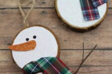 10 shiny and glam Christmas snowman ornaments of wood slices, with pretty plaid scarves are amazing to decorate a Christmas tree