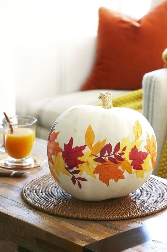 a cute faux pumpkin thanksgiving decor idea