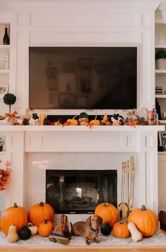 a simple mantel decorated for Thanksgiving