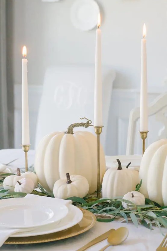a stylish white thanksgiving centerpiece