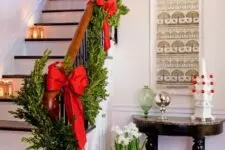 simple way to decorate a staircase for Christmas
