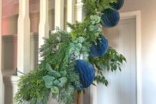06 a eucalyptus and fir Christmas garland with paper blue baubles is a stylish and catchy way to decorate a banister