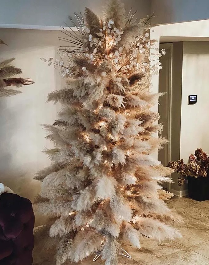 a pampas grass Christmas tree decorated with lights and lunaria is a cool and chic idea for a boho space