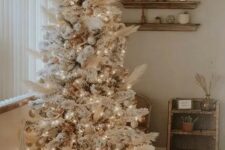19 an amazing neutral boho Christmas tree decorated with pampas grass, gold and metallic ornaments, white ones and lights