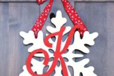a cute front door Christmas snowflake decor idea
