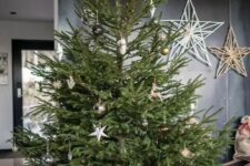 23 a minimalist Christmas tree with lights, a bit of gold, white, silver and black ornaments is a stylish piece to rock and it looks amazing