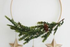 30 a modern Christmas wreath with evergreens, a pinecone and a trio of cardboard stars is a catchy and lovely idea