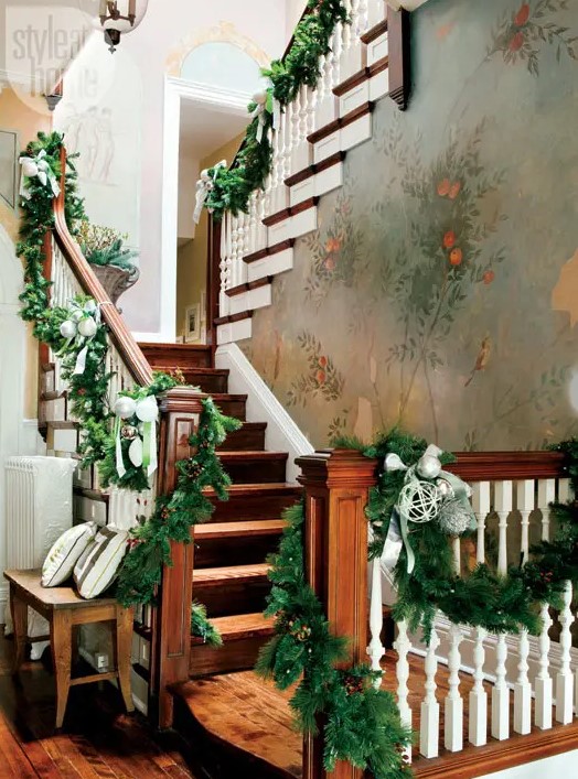 loosely swagged pine ropings could be used on any staircase, add ornaments, bows and bells and you will get a nice Christmas decoration