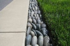 07 pebble garden edging is a cool and lovely decor ideea that looks nice and very minimal and brings a cool natural feel to the space