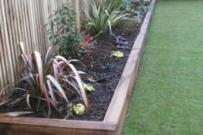 25 stained wood garden bed edging and matching pathways for a relaxed boho feel in your garden