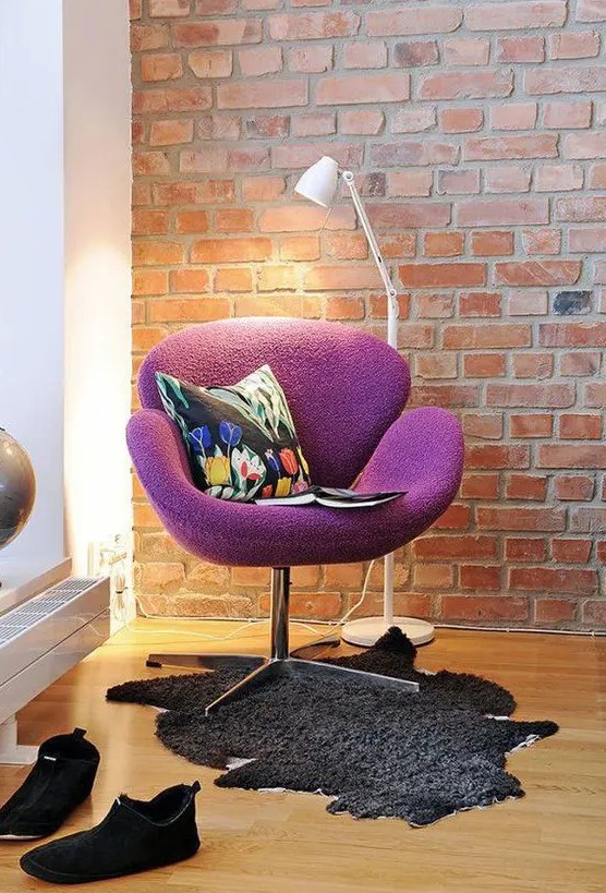 a bold reading nook with a purple Swan chair and a colorful pillow, a white floor lamp and a bold rug is a cool idea
