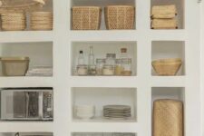 49 a whole wall of niches that are an alternative to a pantry, with appliances, baskets, porcelain and mugs is a very creative idea