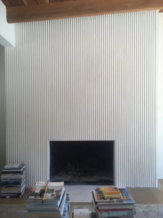 a minimalist fireplace with a sleek and sleek fluted surround is a stylish idea for a modern home, it looks chic and cool