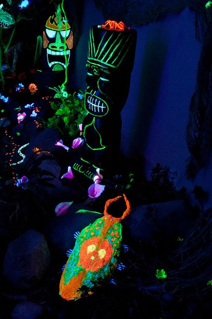 bold tropical Halloween decor with neon tiki torches and other stuff is catchy and easy to make