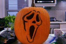 a Scream inspired pumpkin is a cool idea for fans and not only, these films are classic for Halloween