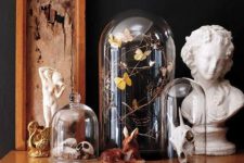 cloches with skulls, butterflues and lights are great to style your space for Halloween