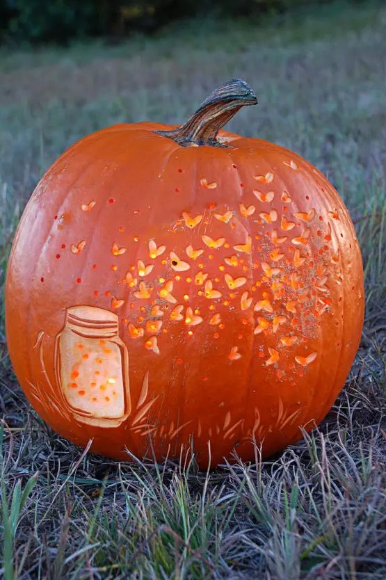 plenty of romance and nostalgia in one pumpkin, shaving off slices of pumpkin to create a ‘glow’ effect