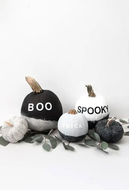 make a display of cool black and white glitter pumpkins with vinyl letters   they are very easy to DIY