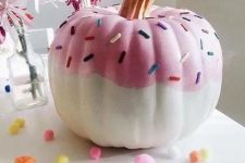 20 a beautiful pink and white donut-inspired pumpkin with confetti is a lovely idea for fall or Halloween decor
