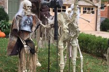 a Game of Thrones inspired Halloween scene with skeletons and a skeleton horse is amazing for outdoors