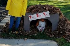 a creative and scary the It decoration for a front yard or a usual yard is a cool idea for Halloween decor