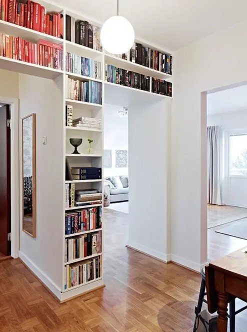 a doorway with niche bookshelves is a very smart solution to store your books, add a catchy touch to the space and separate the units