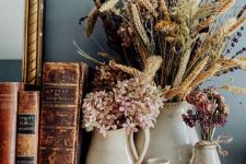 lovely dried flower arrangements with grasses and leaves are amazing to style your space for the fall, they look cool and textural