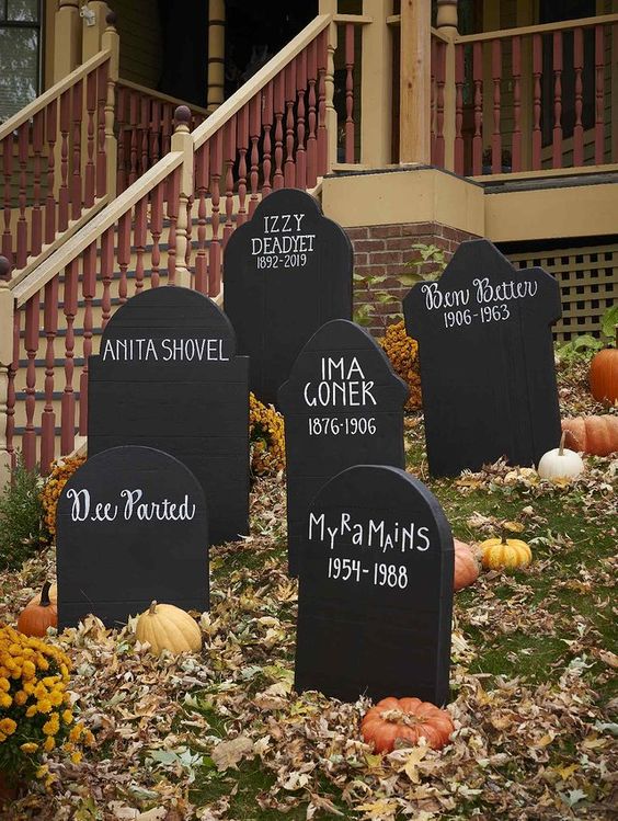 simple Halloween outdoor decor with a graveyard and leaves and pumpkins can be made in some minutes