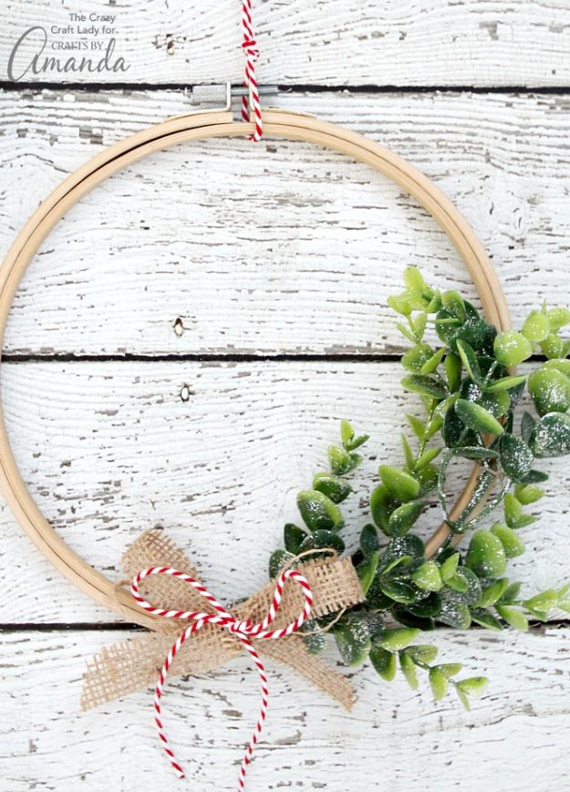 DIY winter embroidery hoop wreath with fake succulents, burlap and striped yarn is a cool solution for the holidays