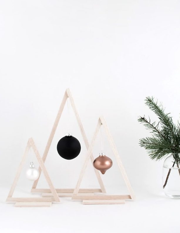 mini wood Christmas trees with ornaments like these ones will perfectly fit a minimalist interior and can be easily DIYed