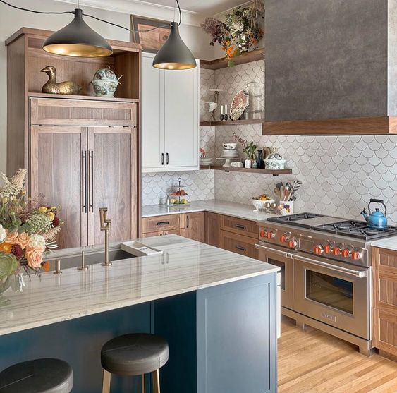 a refined stained kitchen with a neutral scallop tile backsplash, open shelves, a navy kitchen island and grey lamps