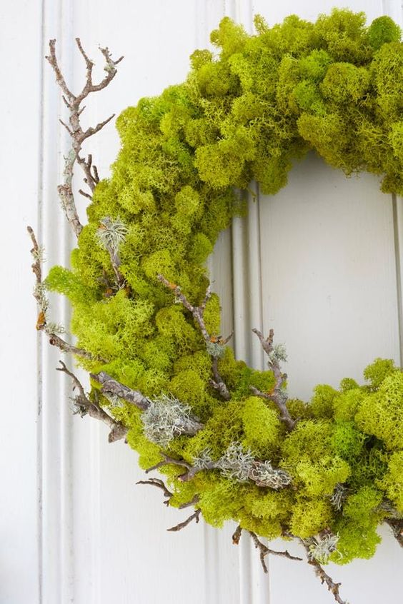 a lovely moss spring wreath with some twigs is a super cool idea for a spring space, it’s great if you don’t want blooms