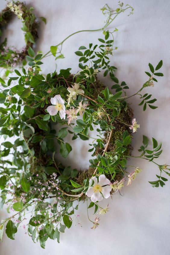 a lovely natural spring wreath with moss, greenery and white blooms is a lovely idea to realize