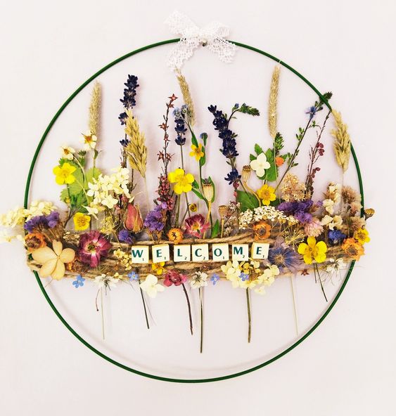 a super cool dried flower wreath with letters and leaves will be a nice idea for both spring and summer