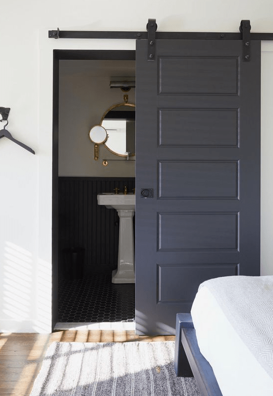 a graphite grey door won’t have that much impact as a black one but it’s still a bold and edgy solution to try