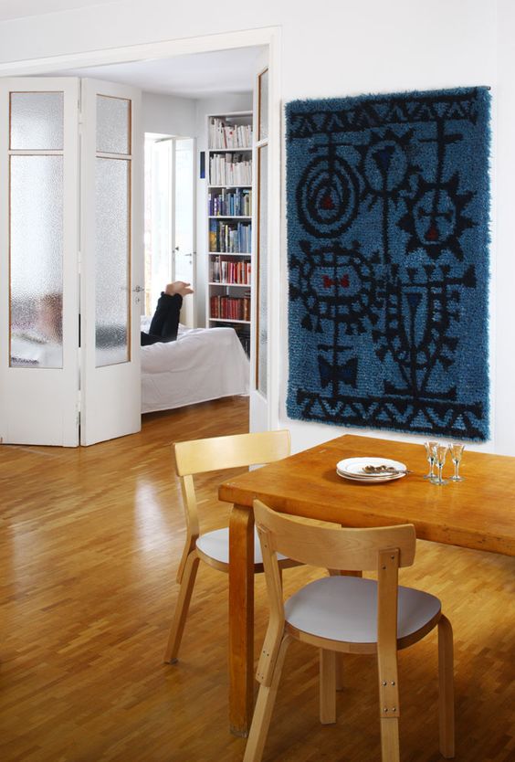 a blue printed boho rug instantly gives a boho feel to the modern space and adds color to it at the same time
