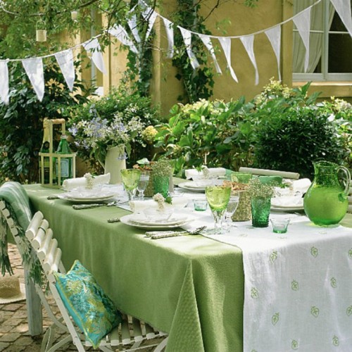 25 Best Summer Tablecloth Ideas For A Meal Outdoors