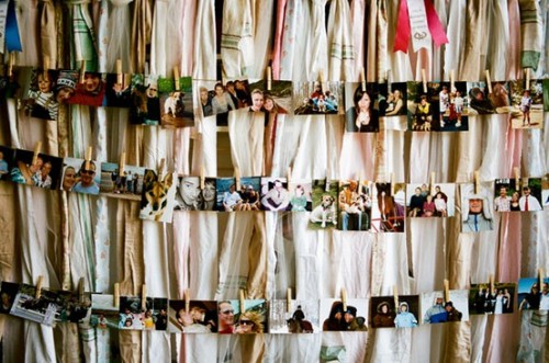  Family photos on clothspins (via pinterest)