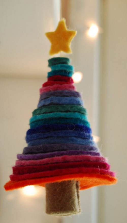 Colorful DIY Felty Christmas Tree (via juliacrossland)