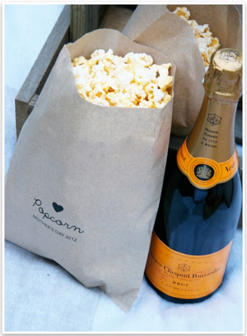 DIY Popcorn Bags For A Mother's Day Outdoor Party (via prettyfluffy)