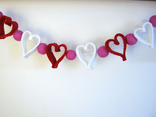 DIY Felt Heart Valentine Garland