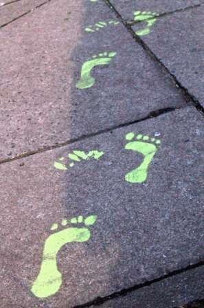 DIY Halloween Footprints For Your Walkway