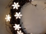 adorable-diy-twinkle-light-wreath-3