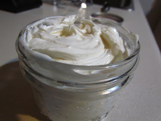 DIY chocomint body butter (via ecoyogini)