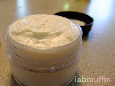 DIY whipped body butter (via labmuffin)