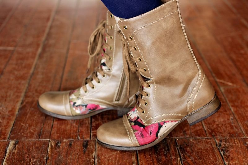 Amazing Boots With A Floral Pattern