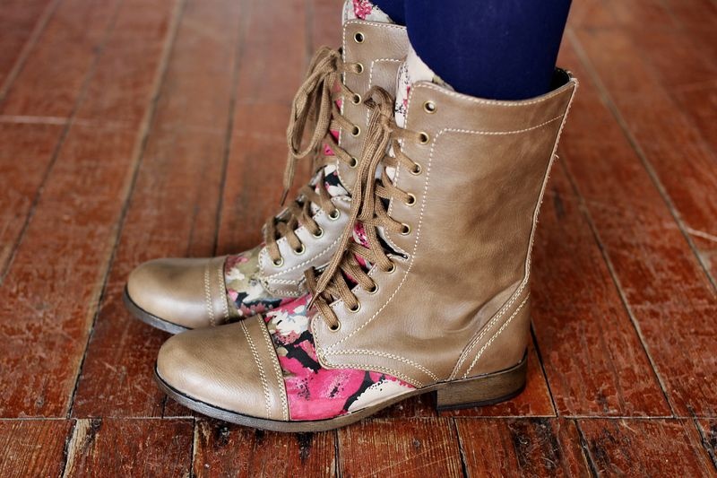 Amazing Boots With A Floral Pattern