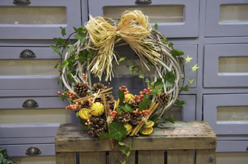 rustic berry wreath (via florencefinds)